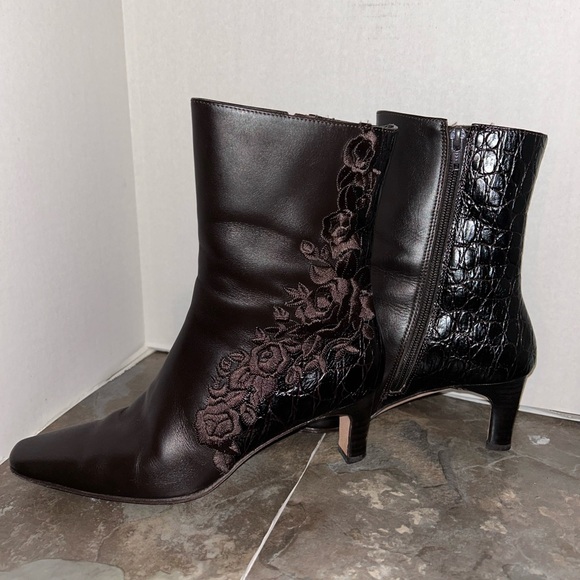 Vaneli embroidered boots - Picture 3 of 5